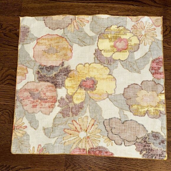 Vtg mid century square of floral fabric perfect for pillow  top or hanging - Picture 6 of 6